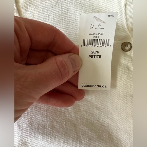 Gap white button fly high rise denim cut if shorts Size 28/6 - Picture 3 of 5